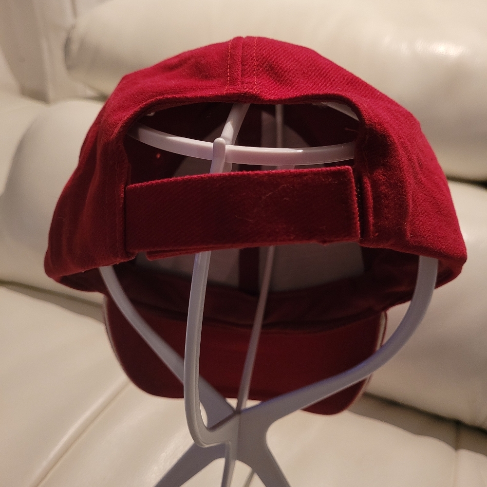 Red Canada Cap - Picture 2 of 4